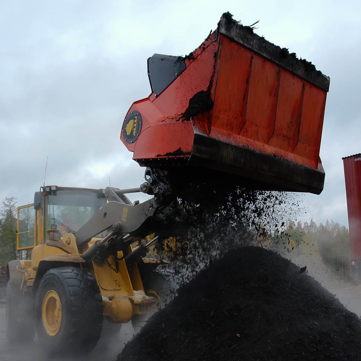 ALLU Transformer Screener Crusher Crushing Field Bark ALLU Screening