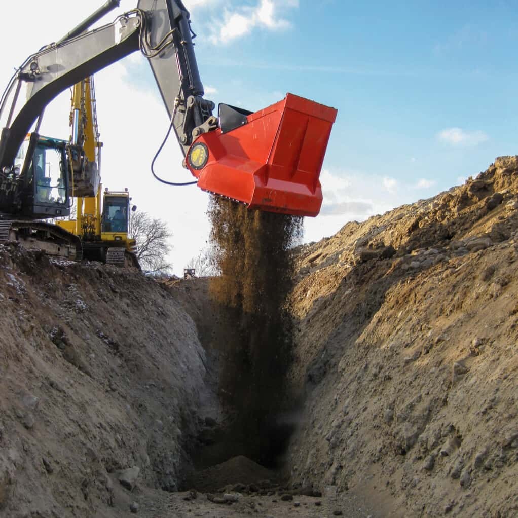 ALLU hydraulic screener crushers for soil excavated screening