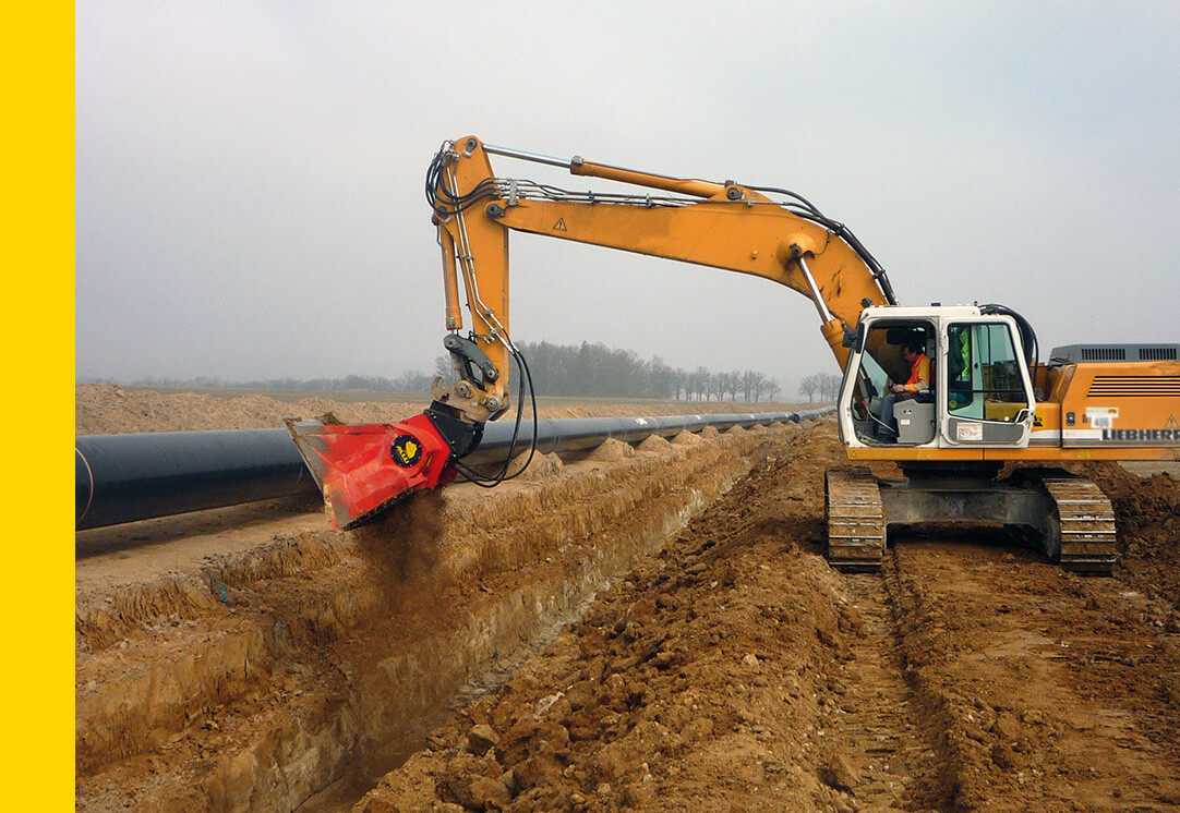 ALLU screening bucket for pipeline padding